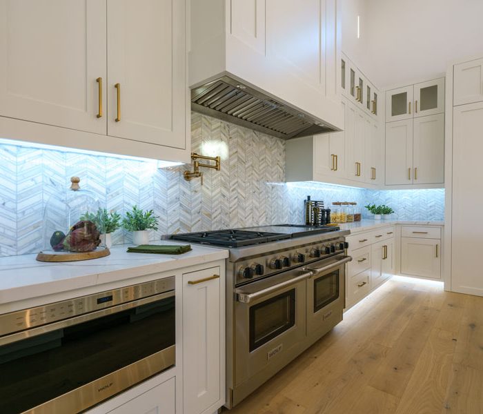 beach-residence-modern-white-kitchen